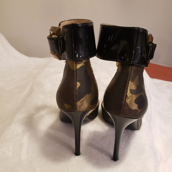 Shoes - Picture 3 of 3